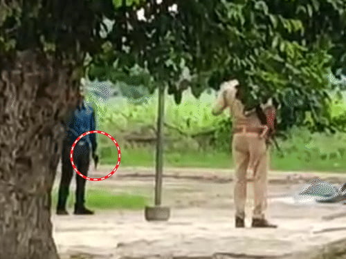 अपना दल नेता की हत्या, पिस्टल लेकर टहलता रहा:आरोपी प्रयागराज पुलिस से बोला-गिरफ्तार करोगे तो गोली मार लूंगा; STF मुश्किल से पकड़ पाई