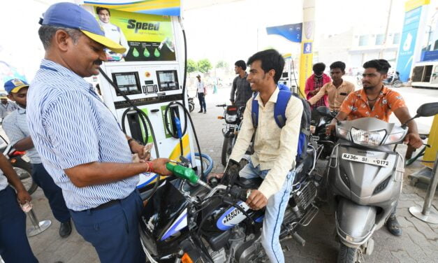 Petrol Diesel Price: पेट्रोल-डीजल की कीमतों में हुआ बदलाव, बिहार-यूपी में हो गया सस्ता, जानें भाव