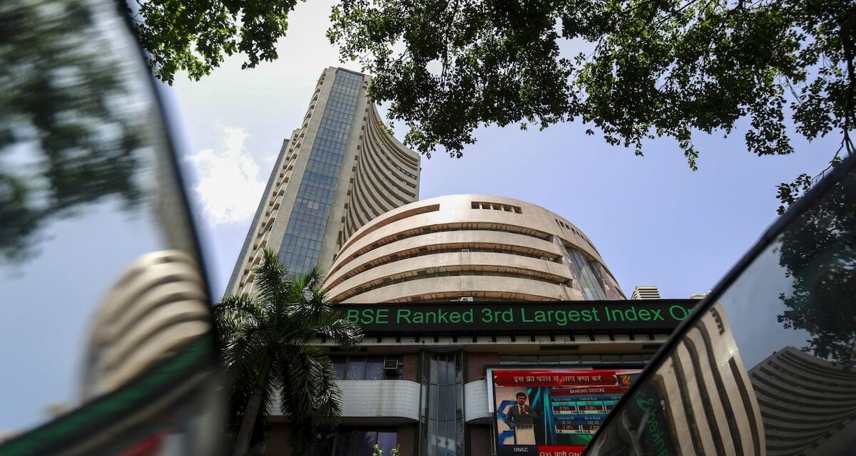 Stock Market Today:शेयर बाजार में रिकॉर्ड तेजी के बाद आई गिरावट, सेंसेक्स-निफ्टी में उतार-चढ़ाव जारी