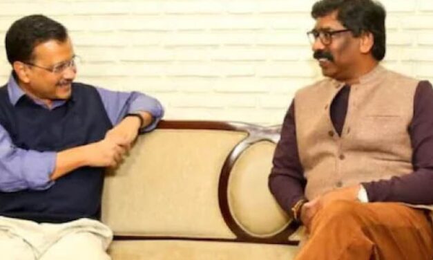 भास्कर ओपिनियन:हेमंत सोरेन वर्सेज़ केजरीवाल, कौन, किसको, कितना प्यारा