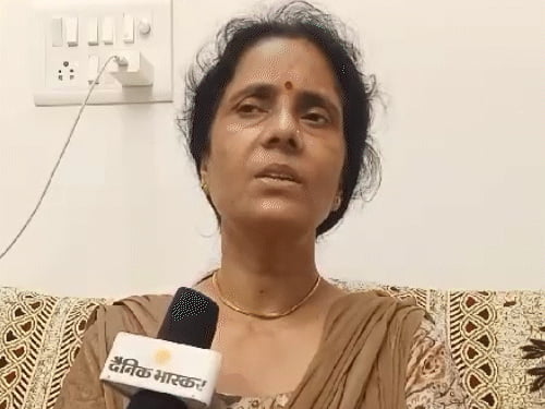 शहीद के पिता बोले-बहू ने कीर्ति चक्र छूने नहीं दिया:मैंने उसे बेटी की तरह माना, छोटे बेटे से शादी की बात की…लेकिन उसे पैसा चाहिए था