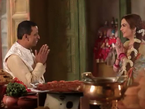 अनंत-राधिका की शादी में सजाई गई ‘मिनी-काशी’:वाराणसी की शहनाई से स्वागत, पान और चाट का स्वाद ले रहे मेहमान; नीता अंबानी ने गिनाई खूबियां