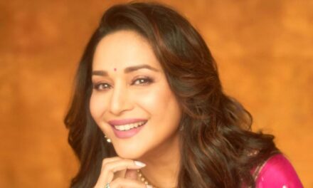 Madhuri Dixit के बताए इस हेयर ऑयल को आप भी घर में कर सकते हैं तैयार, बढ़ने लगेंगे बाल