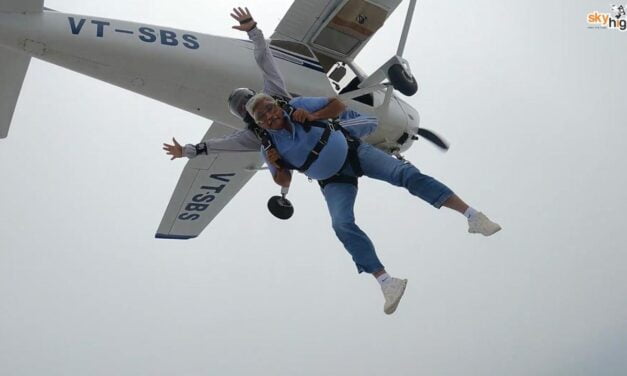 World Skydiving Day: गजेंद्र शेखावत ने 12 हजार मीटर की ऊंचाई से लगाया जंप, निजी स्काईडाइविंग विमान को दिखाई हरी झंडी