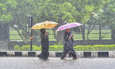 देश के इन राज्यों में आफत बनकर बरस रही बारिश, IMD ने महाराष्ट्र में जारी किया रेड अलर्ट