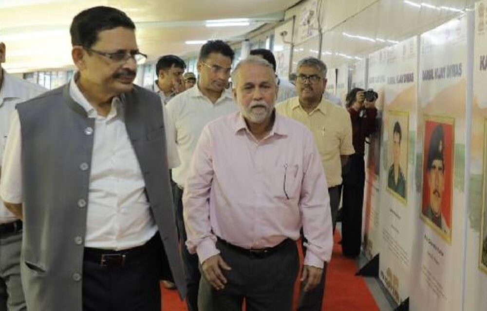 इम्पैक्ट फीचर:दिल्ली के राजीव चौक मेट्रो स्टेशन पर कारगिल में भारतीय सेना की शौर्यगाथा पर फोटो प्रदर्शनी