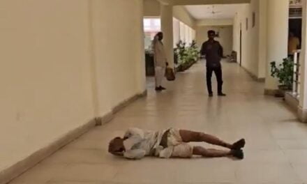 VIDEO: किसान का ऐसा विरोध, जमीन पर लेटकर माफियाओं से जमीन बचाने की गुहार