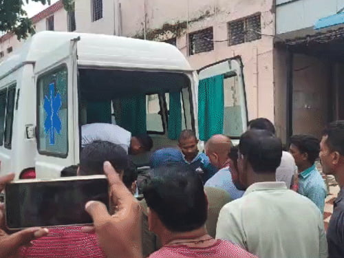 छत्तीसगढ़ में नक्सली हमला, 2 जवान शहीद, 4 घायल:बीजापुर के तर्रेम में IED ब्लास्ट हुआ, एंटी नक्सल ऑपरेशन से लौट रहे थे