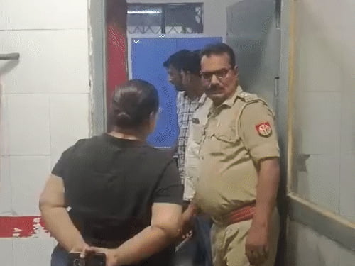 महिलाओं से दरिंदगी करने वाले को STF ने मार गिराया:शाहजहांपुर में एनकाउंटर में सीने में गोली मारी, 1 लाख का इनाम, 32 केस दर्ज थे