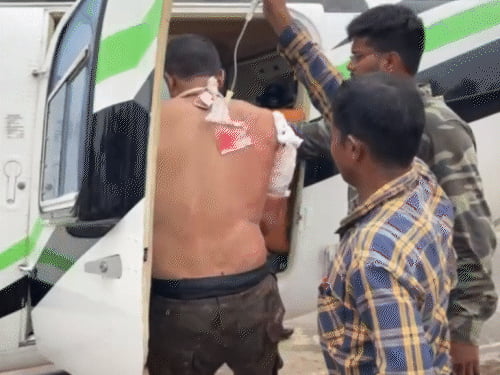 छत्तीसगढ़-महाराष्ट्र बॉर्डर पर मुठभेड़…12 नक्सली ढेर:सब इंस्पेक्टर समेत 2 जवान घायल; AK-47, इंसास के साथ ऑटोमैटिक हथियार बरामद
