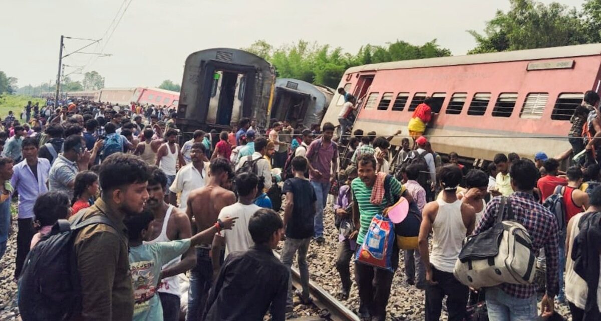 गोंडा ट्रेन हादसे के बाद विपक्ष ने फिर उठाई 'कवच सिस्टम' की मांग, जानें कहां तक पहुंचा है इसका काम