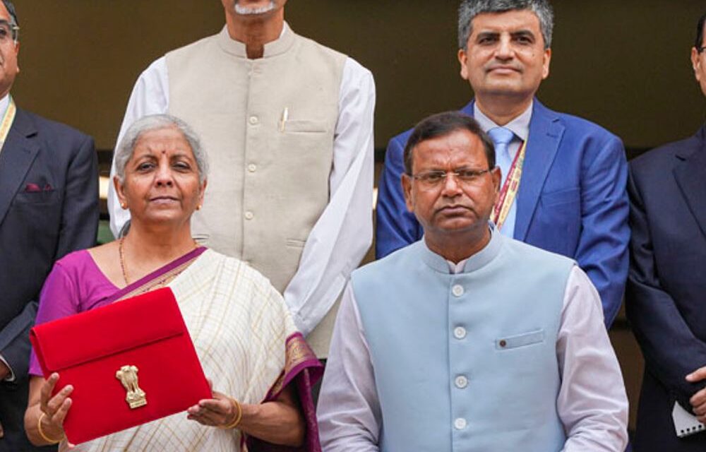 बजट में जम्मू-कश्मीर को 42 हजार 277 करोड़ मिले:राज्य पुलिस के लिए 9 हजार 789 करोड़ का एक्स्ट्रा फंड भी मिला