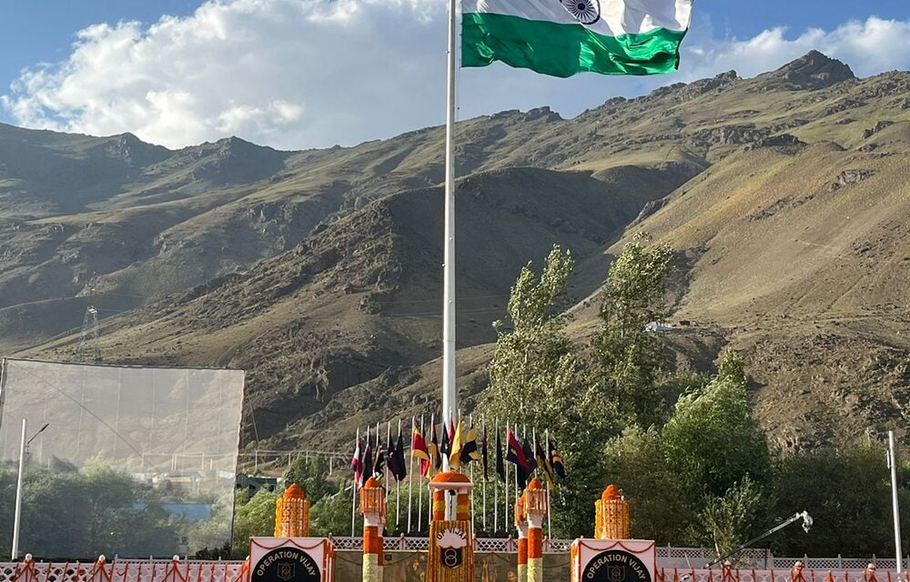 कारगिल में विजय दिवस कार्यक्रम में पहुंचे आर्मी चीफ:प्रधानमंत्री कारगिल रजत जयंती कार्यक्रम में शामिल होने लद्दाख जाएंगे, शहीदों को श्रद्धांजलि देंगे