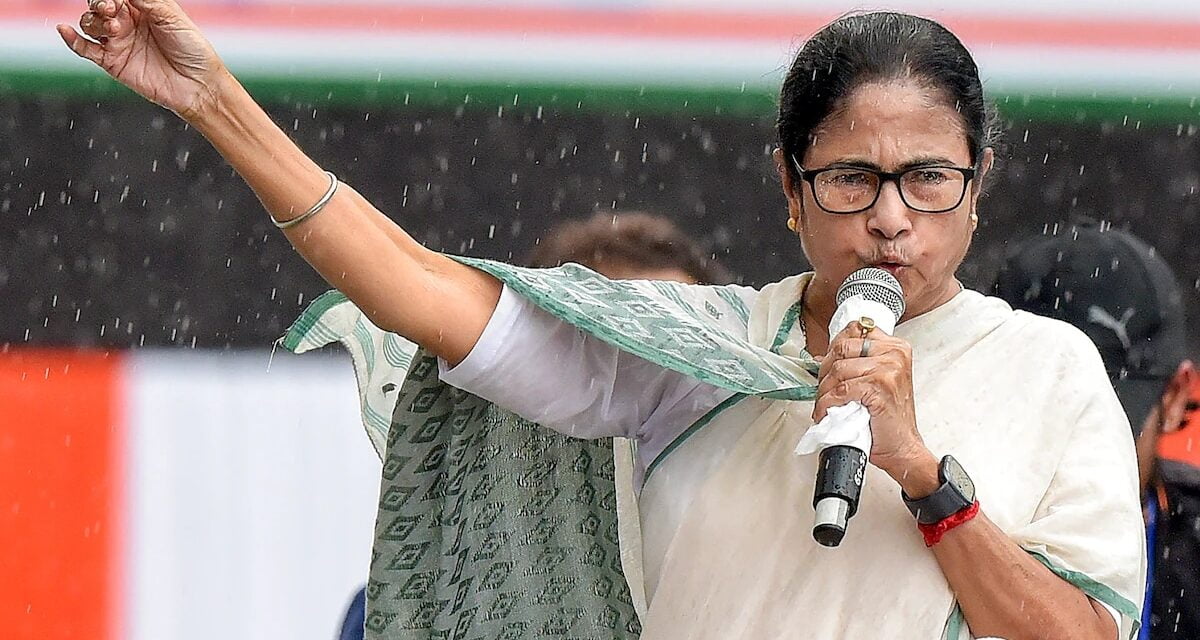 नीति आयोग को खत्म कर योजना आयोग को बहाल करना चाहिए: ममता बनर्जी