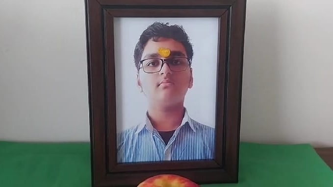सुसाइड नोट में लिखा 'लॉग ऑफ' और 14वीं मंजिल से कूदा 16 साल का युवक