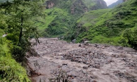 मैदान से पहाड़ों तक बारिश का कहर! कुल्लू में बिल्डिंग गिरी, मंडी और उत्तराखंड के घंसाली में बादल फटने से कोहराम, 28 लोग लापता