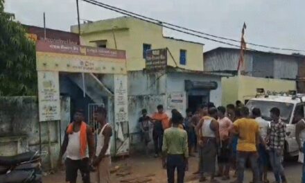 पटना में पंजाब नेशनल बैंक से 22 लाख की लूट:कस्टमर बनकर घुसे, किचन में बंधक बनाया, पिस्टल दिखाकर लॉकर खुलवाया
