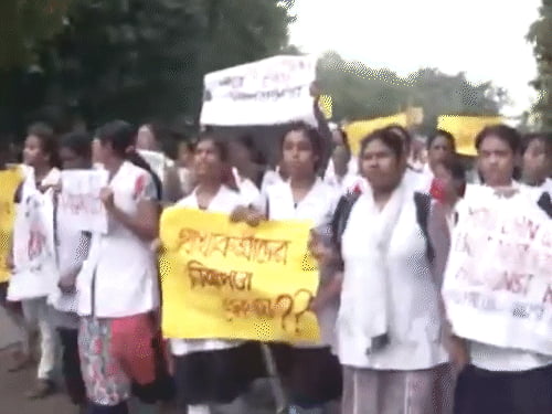कोलकाता के हॉस्पिटल में ट्रेनी डॉक्टर से रेप, फिर हत्या:आंख-मुंह, प्राइवेट पार्ट से खून बहा, गर्दन