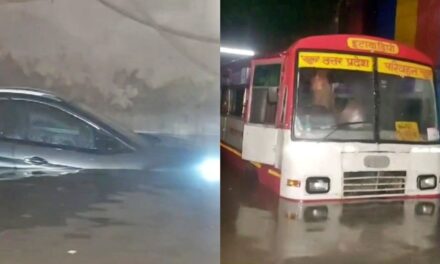 UP: रोडवेज बस, कार और बोलेरो बारिश के पानी में फंसी, बुलानी पड़ी JCB