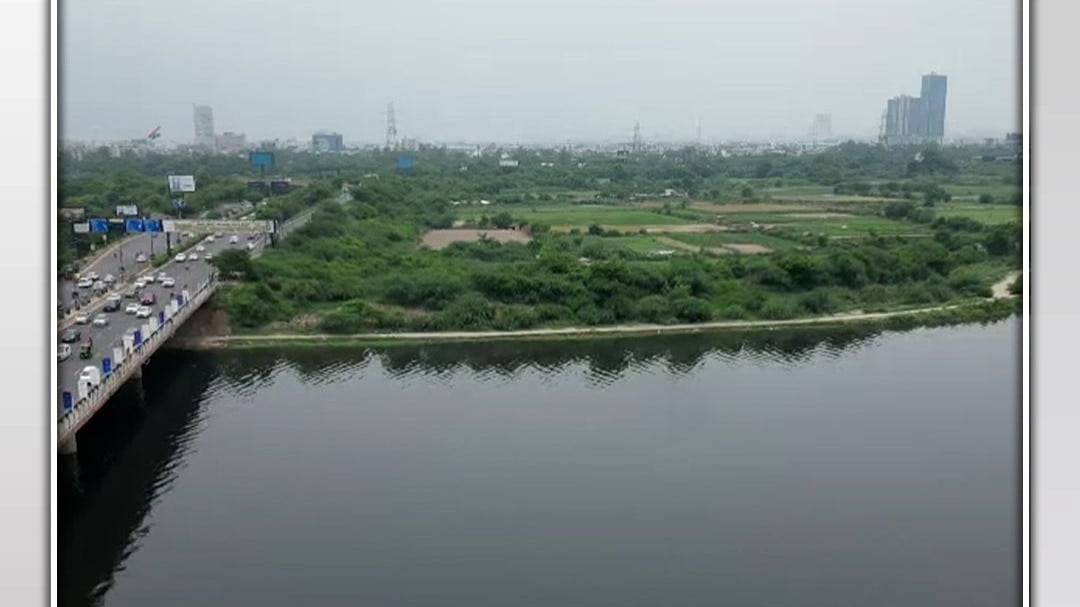 चेतावनी निशान के करीब पहुंची यमुना