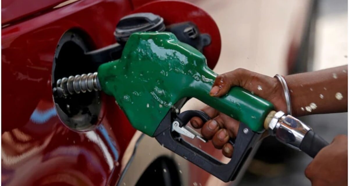 Petrol Diesel Price: पेट्रोल-डीजल के रेट हुए अपडेट, टंकी फुल करवाने से पहले चेक करें ताजा रेट