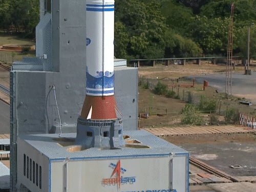 ISRO की EOS-08 सैटेलाइट लॉन्चिंग सफल:सबसे छोटे रॉकेट SSLV से भेजा गया; एक साल का यह मिशन आपदा का अलर्ट देगा