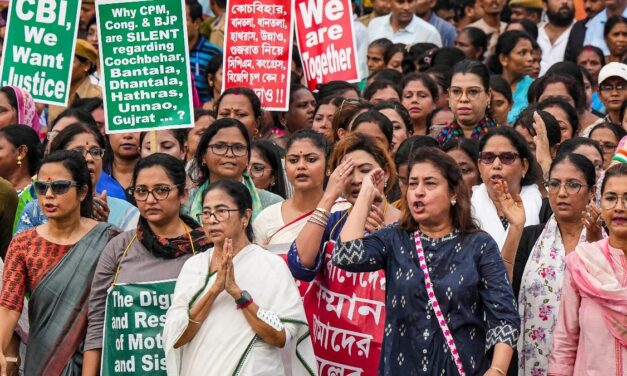 रेप केस में हर बार पीड़ित पक्ष को ट्रोल करती क्यों दिखती हैं ममता?