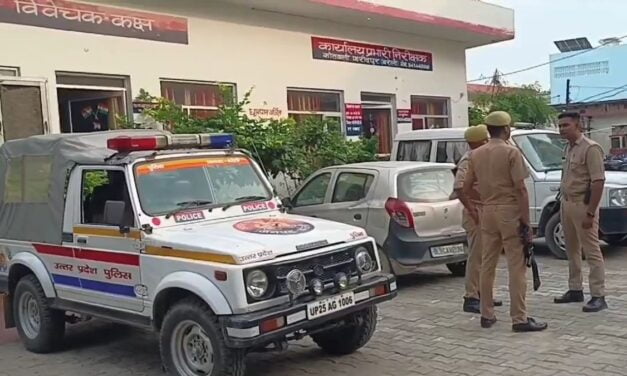 सायरन बजाकर पहुंची बरेली पुलिस तो दीवार फांदकर भागा इंस्पेक्टर… बेड पर मिले रिश्वत के 9 लाख