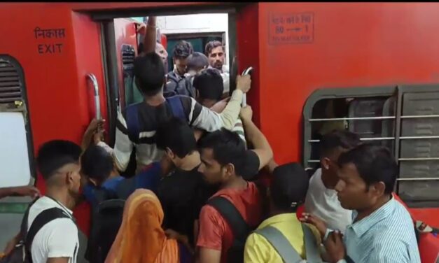 यूपी पुलिस भर्ती परीक्षा आज से: ट्रेनों में उमड़ी अभ्यर्थियों की भीड़, बाथरूम में बैठकर पहुंचे स्