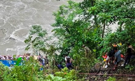 नेपाल बस दुर्घटना : 27 पहुंचा मौत का आंकड़ा, नदी में समा गई थी 43 लोगों से भरी यूपी की बस
