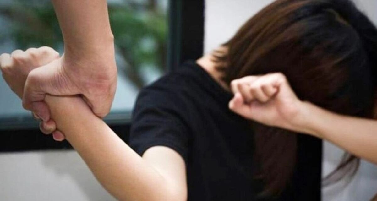पुणे में टीचर ने 13 साल की छात्रा को भेजे अश्लील मैसेज, स्कूल में करता था बैड टच