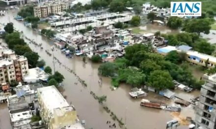 Ground Reoprt: बाढ़ से बेहाल गुजरात, पानी ने लोगों को घरों में किया कैद; NDRF जुटी मदद में