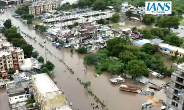 Ground Reoprt: बाढ़ से बेहाल गुजरात, पानी ने लोगों को घरों में किया कैद; NDRF जुटी मदद में