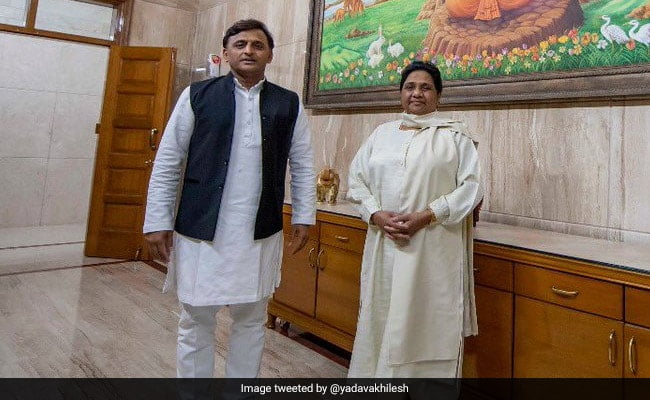 यूपी में क्या ‘बुआ-भतीजे’ के रिश्तों पर जमी बर्फ पिघल रही या सिर्फ वोटों के लिए हो रही बयानबाजी?