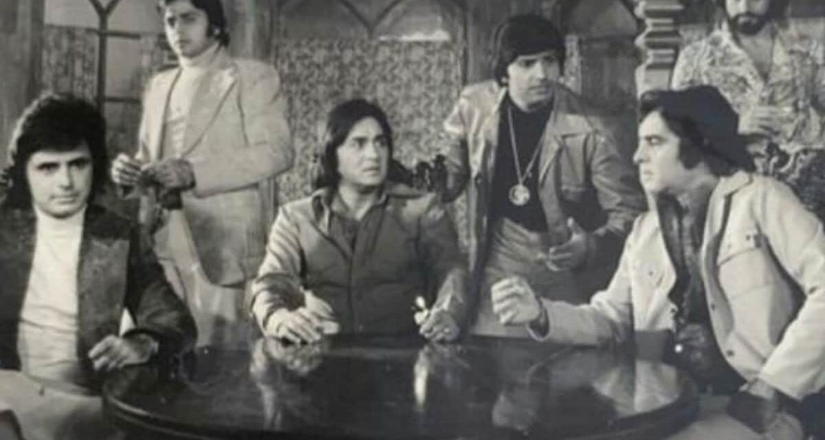 48 साल पुरानी इस फोटो में हैं 6 टॉप स्टार्स, सबके चेहरे पर है परेशानी, जिसकी वजह है सिर्फ एक, बताएं क्य