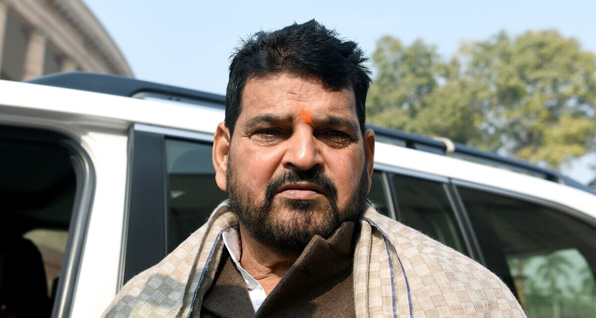 महाभारत के समय पांडवों ने द्रौपदी पर दांव लगाया था और अब…विनेश फोगाट मामले में बृजभूषण सिंह का बड