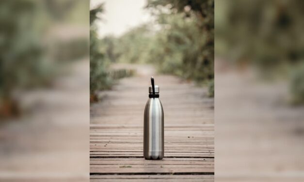 water bottle cleaning tips : Expert ने बताया पानी की बोतल साफ़ करने का सही तरीक़ा