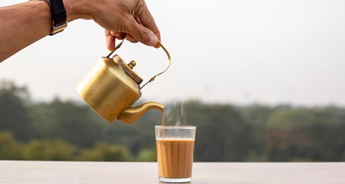 क्या आप भी हैं दूध वाली चाय के एडिक्टेड, तो यहां जानिए इसके क्या हैं नुकसान और 1 दिन में कितने कप चाय