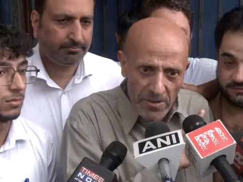 बारामूला से लोकसभा सांसद इंजीनियर राशिद जेल से बाहर आए:बोले
