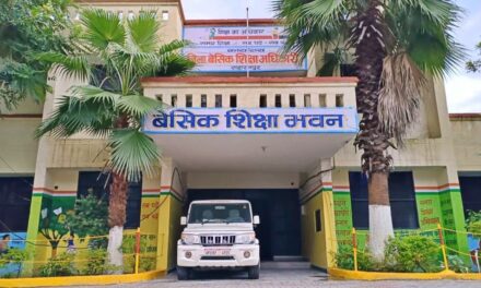 दो लड्डू चोरी कर खा गई छात्रा… आरोप लगा प्रिंसिपल ने स्कूल से निकाला, मचा बवाल