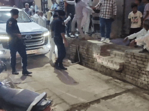 हरियाणा में BJP-JJP उम्मीदवारों का विरोध:दुष्यंत चौटाला की गाड़ी घेरी, बेदी से बहस, धानक को कहा-हमसे बदब