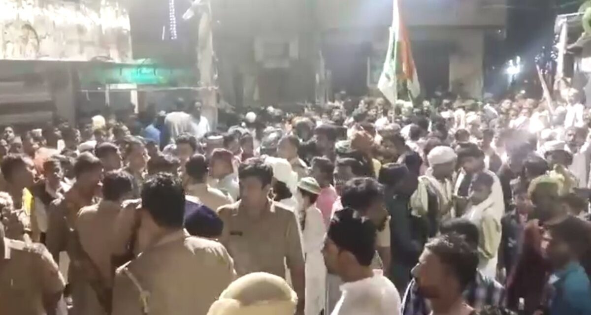 बरेली: बारावफात के जुलूस निकालने पर बवाल, एक पक्ष ने दूसरे पक्ष के खिलाफ की नारेबाज