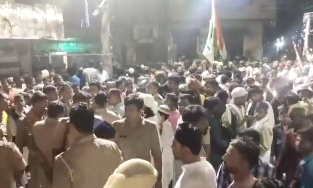 बरेली: बारावफात के जुलूस निकालने पर बवाल, एक पक्ष ने दूसरे पक्ष के खिलाफ की नारेबाज