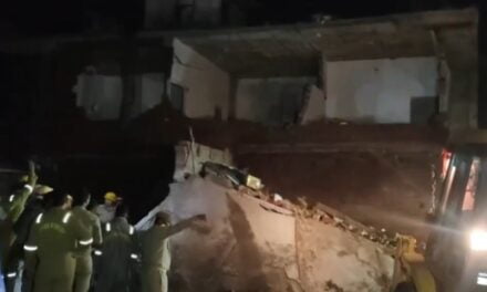 यूपी: शिकोहाबाद में पटाखा फैक्ट्री में विस्फोट, धमाके से ढहे कई मकान, 4 की मौत