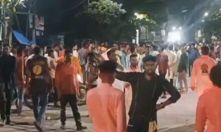 मुंबई में पथराव से गणेश मूर्ति खंडित:गुस्साए लोगों ने हंगामा किया, बोले