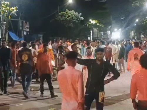 मुंबई में पथराव से गणेश मूर्ति खंडित:गुस्साए लोगों ने हंगामा किया, बोले