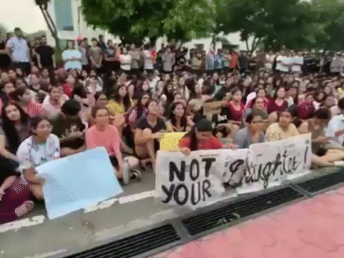 पंजाब में बवाल के बाद लॉ यूनिवर्सिटी बंद:छात्राओं का प्रदर्शन, बोलीं-VC अचानक चेकिंग करने घुसे, छोट