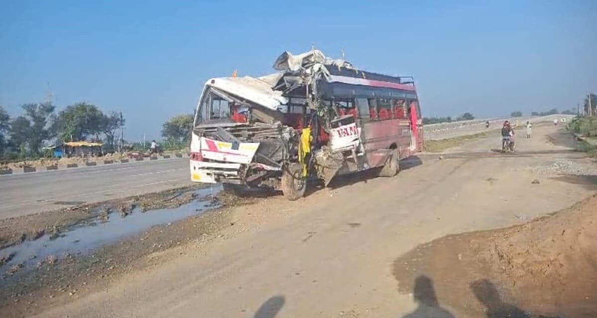 बिहार के सासाराम में बड़ा सड़क हादसा, 3 की मौत, 15 लोग घायल