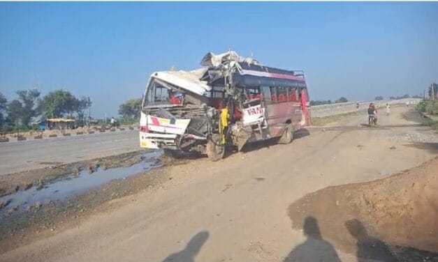 बिहार के सासाराम में बड़ा सड़क हादसा, 3 की मौत, 15 लोग घायल