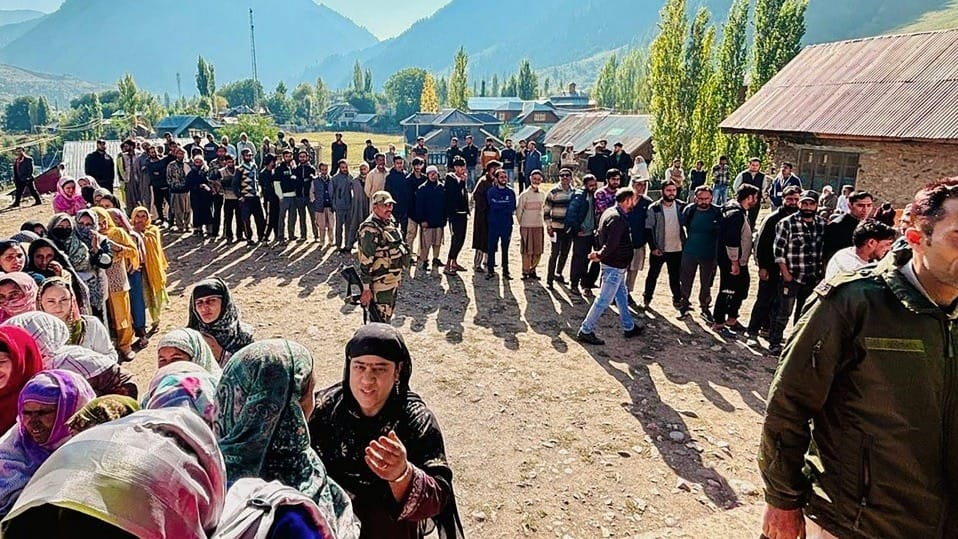 J-K: फाइनल फेज में बंपर वोटिंग ने तोड़ा लोकसभा चुनाव का रिकॉर्ड, सोपोर में 30 साल बाद इतना मतदान